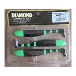 Мягкие приманки DIAMOND CUSTOM WORMS Easy Shiner 5" #04: Black/Green Head - 3 tails — улучшенное фото